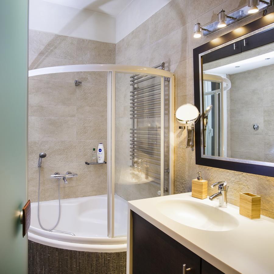Kerameikos Boutique Athens Luxurious Apartments ภายนอก รูปภาพ